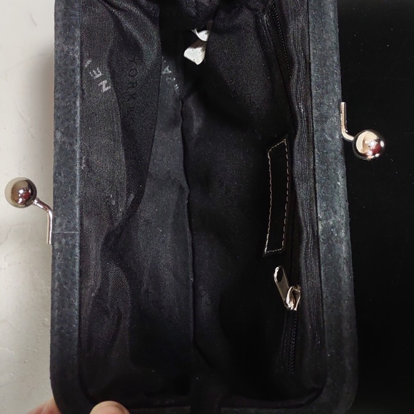 New York & Co Signature Jaquard Wristlet - Picture 5 of 5